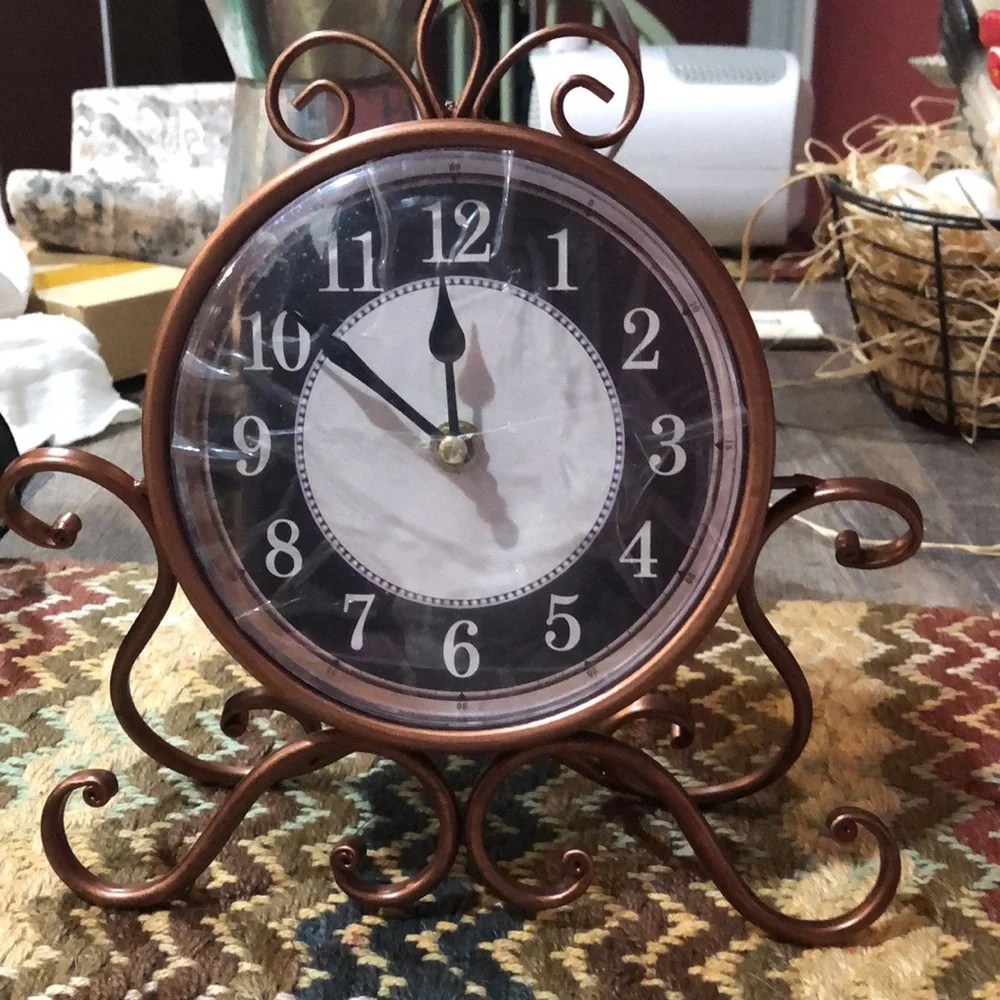Retro Vintage Metal Table Top Mantel Clock  New